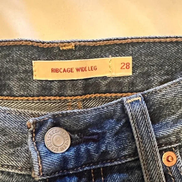 Levi's Ribcage Wide Leg High Rise Jeans - Picture 2 of 9